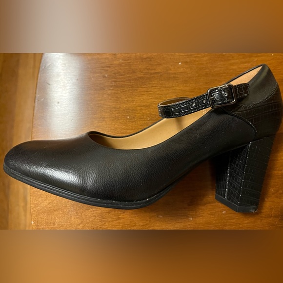 Clarks women’s Mary Jane shoes size 8.5 black leather - Picture 5 of 7